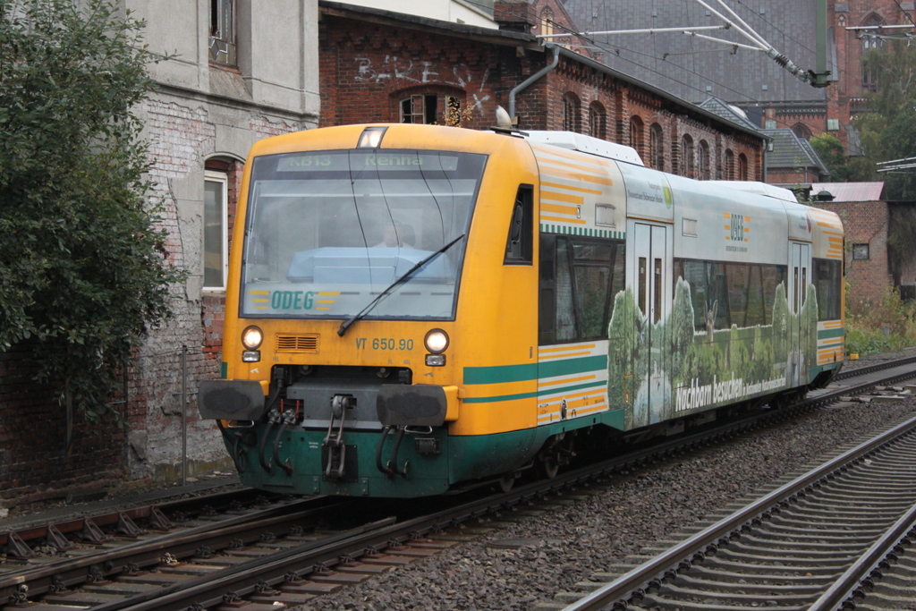 650 090-3 als RB13(OE 68982)von Parchim nach Rehna bei der Einfahrt im Schweriner Hbf.01.10.2016