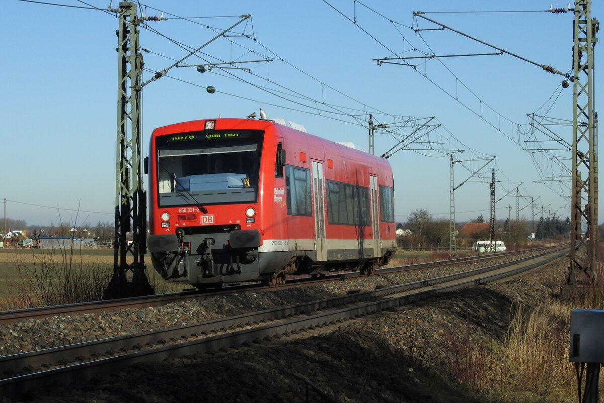 650 321-2 der Bahnland Bayern mit Anzeige RB 78 Günzburg-Krumbach-Mindelheim in Neu-Ulm Pfuhl am 09.02.2022. Ich habe die Vermutung, dass das Fahrzeug zur Tanken und zur Wartung nach Ulm unterwegs ist.