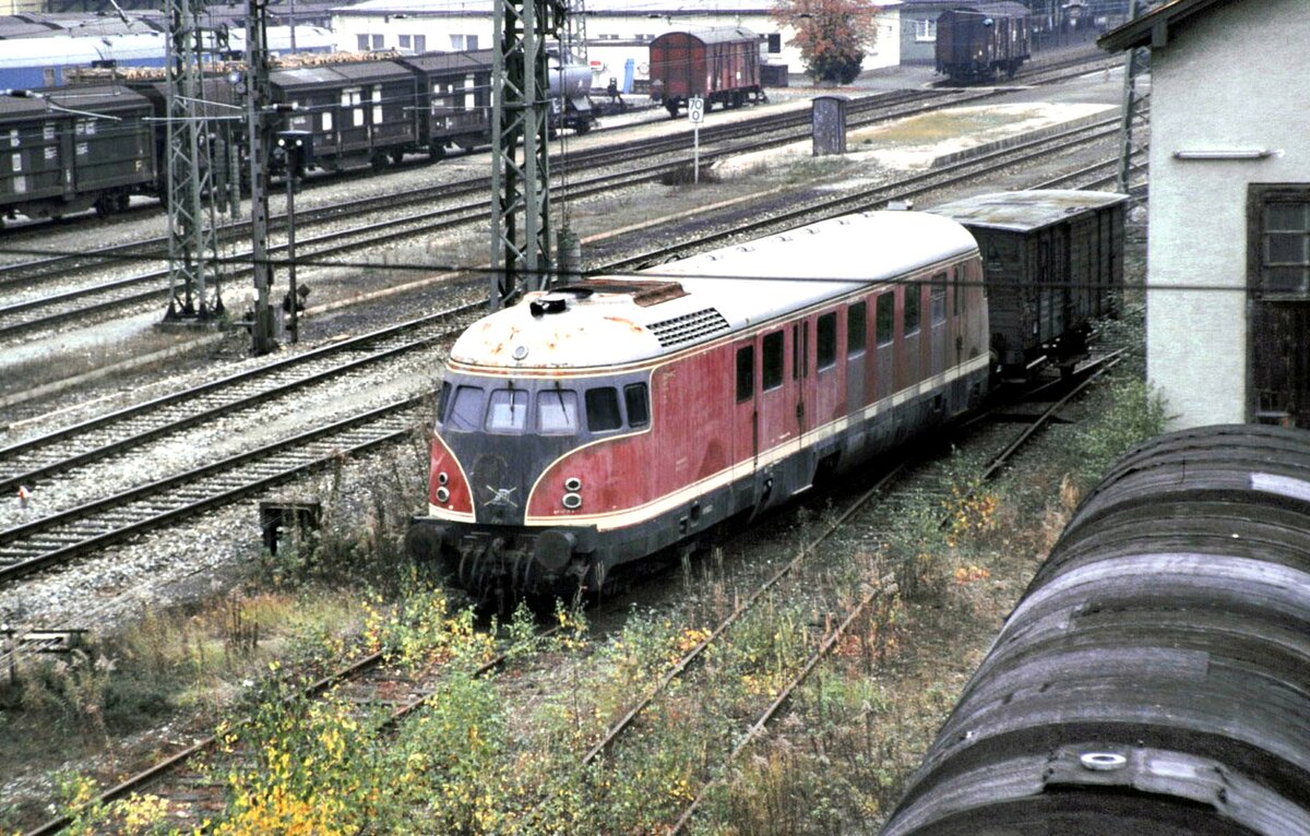 692 501-0 in Nrdlingen im Oktober 1990.