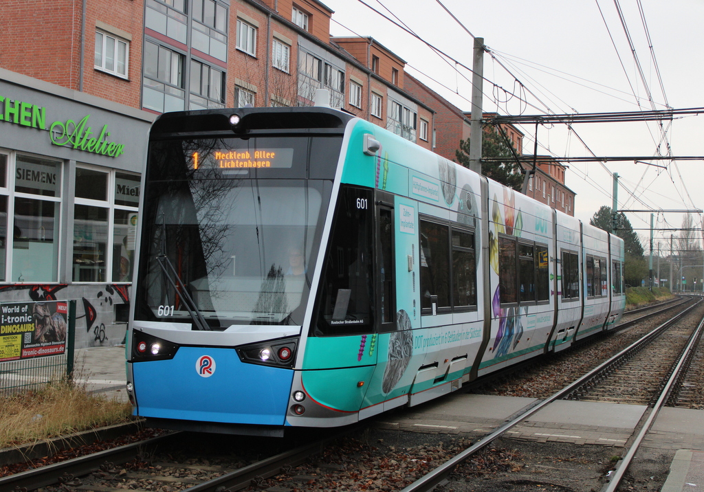 6N-2 Wagen 601 in der Haltestelle Rostock Heinrich-Schütz Str.15.03.2026