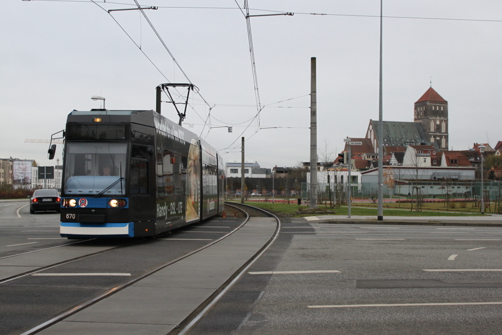 6N1 Wagen 670 in H�he Haltestelle Rostock-Stadthafen.26.11.2016