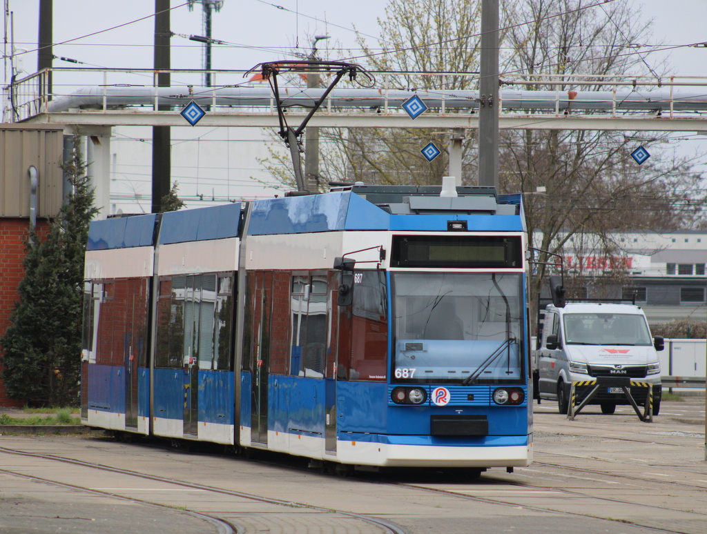 6N1 Wagen(687)stand am Nachmittag auf dem Betriebshof der Rostocker Straßenbahn AG.11.04.2025
