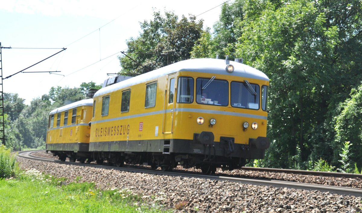 726 003-7 und 725 003-8 in Ulm am 21.07.2009.