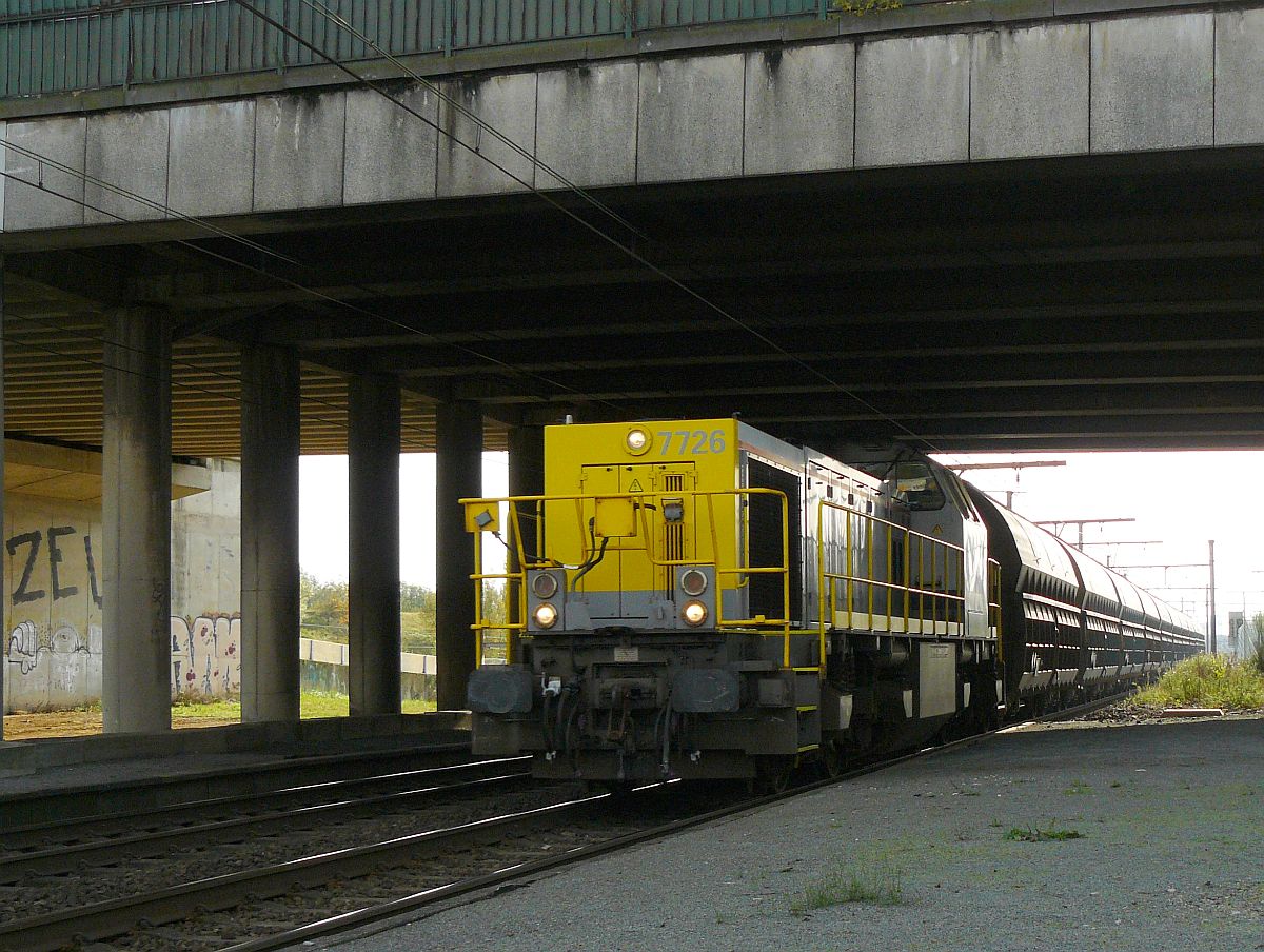 7726 mit Gterzug. Gleis 3 Antwerpen Noorderdokken 31-10-2014.

7726 met goederentrein. Spoor 3 Antwerpen Noorderdokken 31-10-2014.