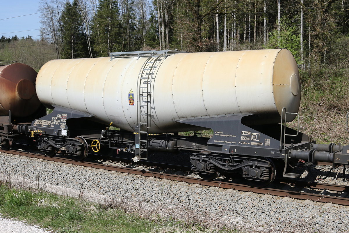 7829 787 (Zacns) von  ATIR-Rail  am 15. April 2020 bei Grabensttt.