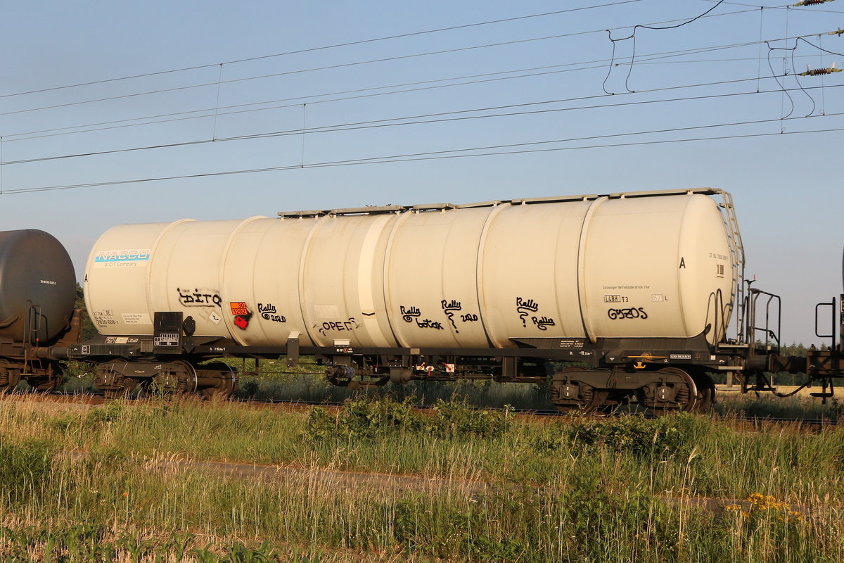 7830 608 (Zacns) von  NACCO  am 27. Juni 2020 bei Drverden.