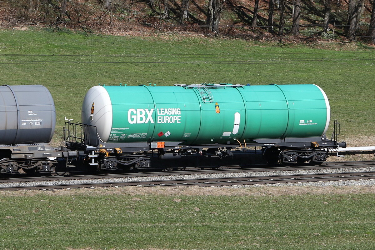 7830 741 (Zacns) von  GBX  am 19. Mrz 2025 bei Axdorf.