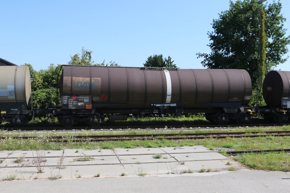 7832 087 (Zacns) von  GATX  am 25. August 2025 bei Pirach.