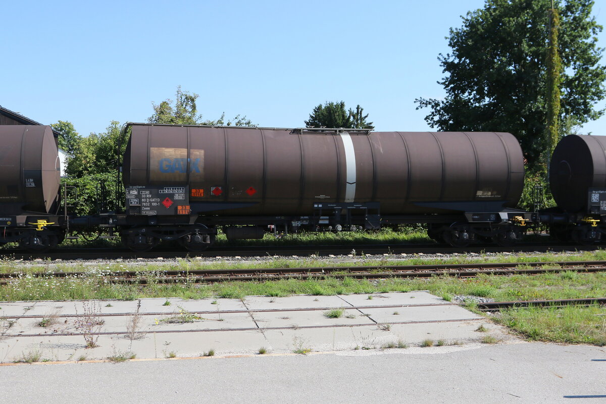 7832 100 (Zacns) von  GATX  am 25. August 2025 bei Pirach.