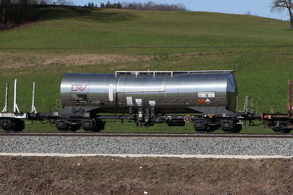 7833 355 (Zacens) von  On Rail  am 19. Mrz 2025 bei Axdorf.