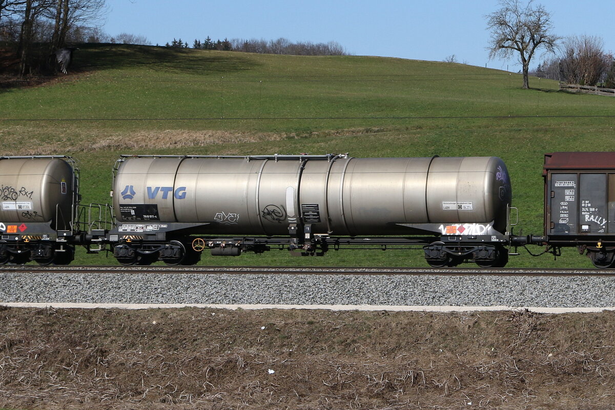 7840 011 (Zacns) von  VTG  am 19. Mrz 2025 bei Axdorf.