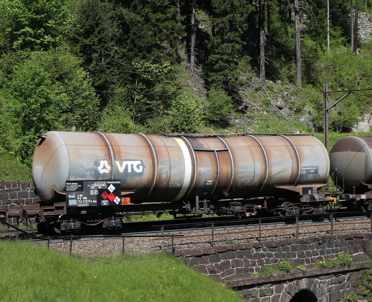 7840 879-0 (Zans) von  VTG  am 25. Mai bei Wassen.