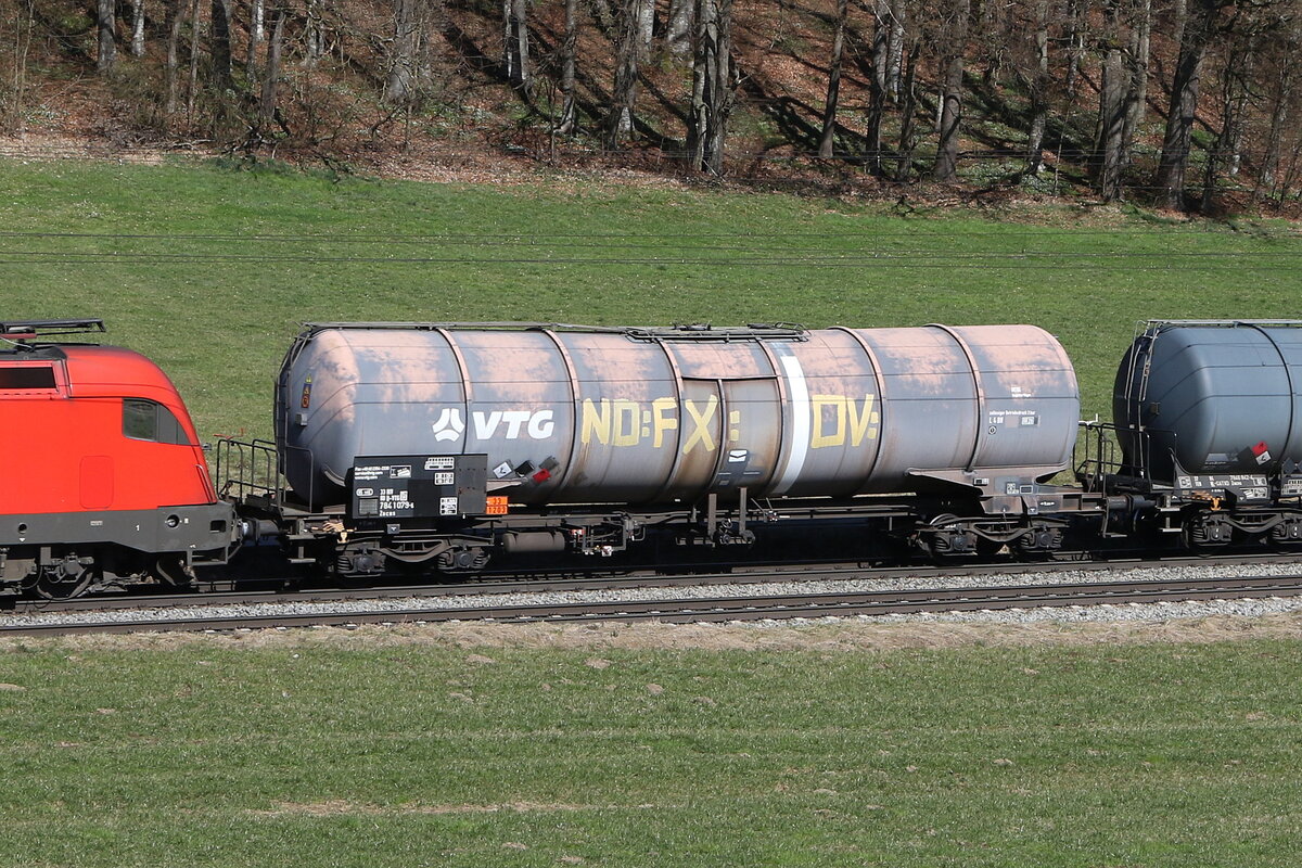 7841 079 (Zacens) von  VTG  am 19. Mrz 2025 bei Axdorf.