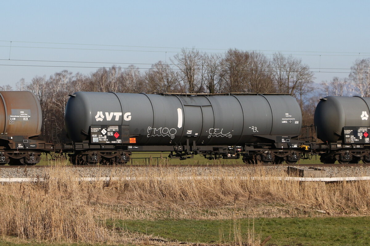 7841 105 (Zacns) von  VTG  am 18. Mrz 2025 bei Bernau.