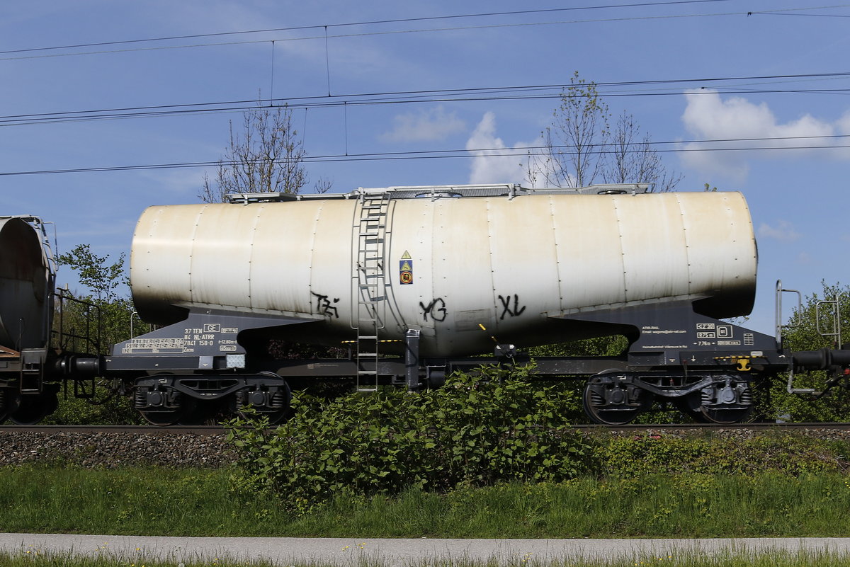 7841 158 (Zacns) von  Atir-Rail  am 7. Mai 2018 bei Prien am Chiemsee.