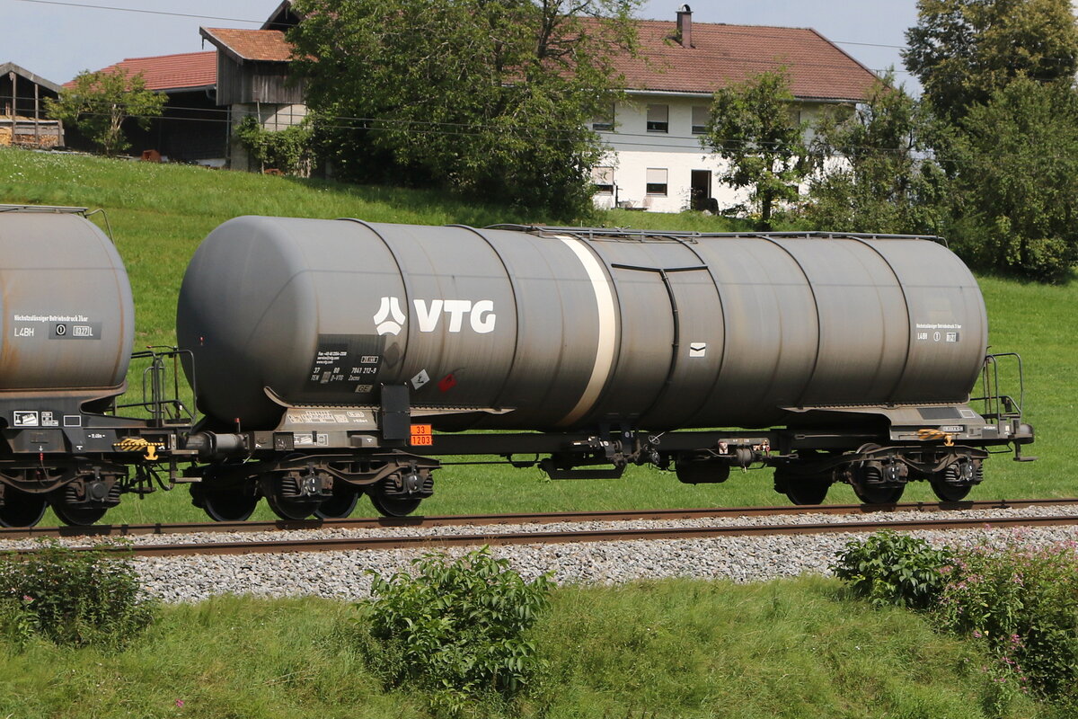 7841 212 (Zacns) von  VTG  am 7. August 2024 bei Axdorf.