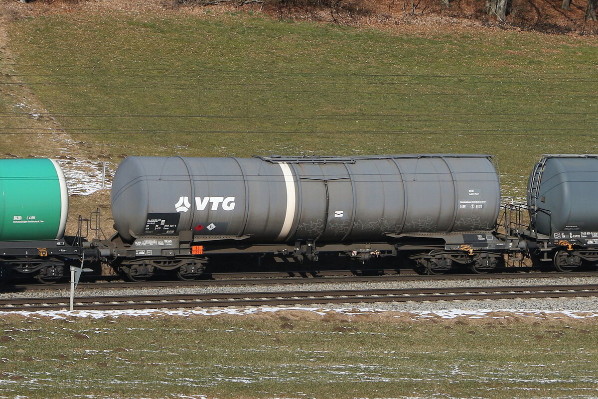 7841 224 (Zacns) von  VTG  am 19. Februar 2025 bei Axdorf.