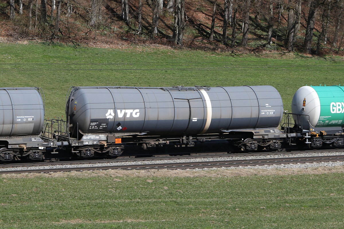 7841 232 (Zacns) von  VTG  am 19. Mrz 2025 bei Axdorf.