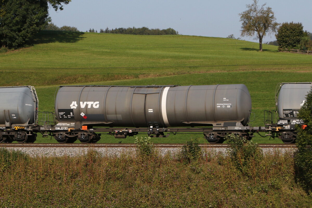 7841 342 (Zacns) von  VTG  am 19. September 2024 bei Axdorf.