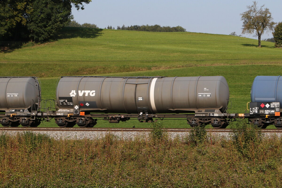 7841 344 (Zacns) von  VTG  am 19. September 2024 bei Axdorf.