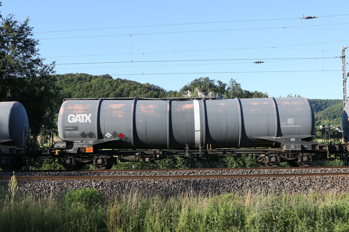 7841 537  (Zacns) von  GATX  am 30. Juni 2020 bei Dollnstein.