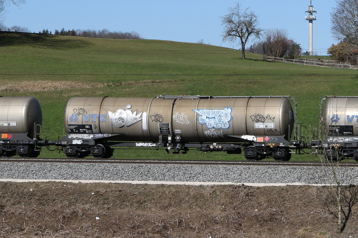 7841 957 (Zacns) von  VTG  am 19. Mrz 2025 bei Axdorf.