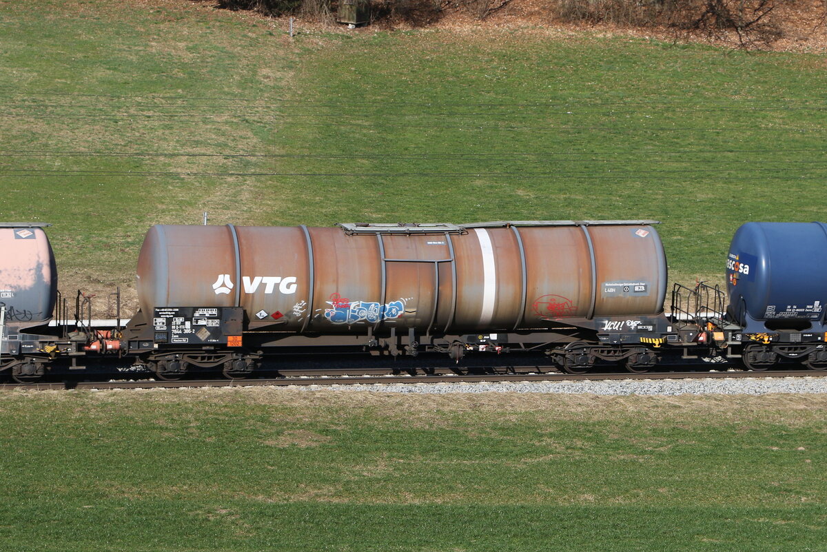 7844 386 (Zans) von  VTG  am 18. Februar 20224 bei Axdorf.