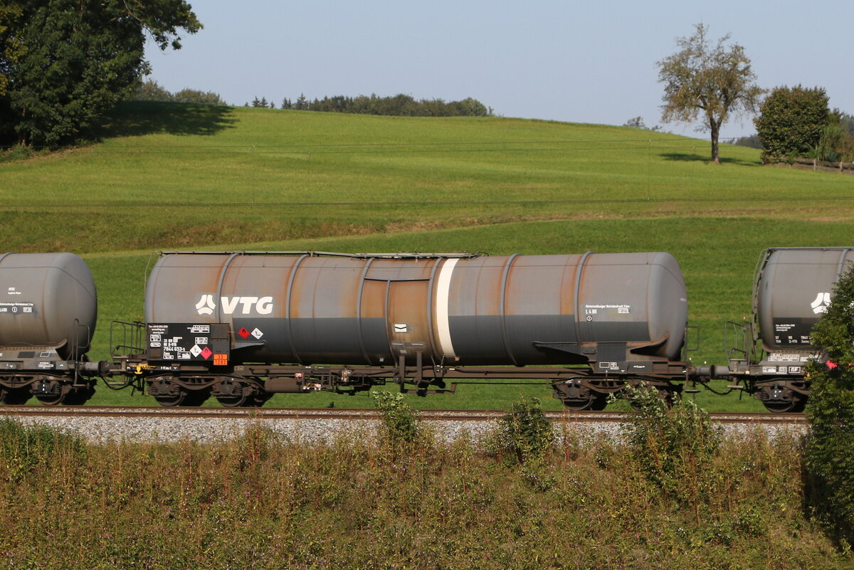 7844 653 (Zans) von  VTG  am 19. September 2024 bei Axdorf.