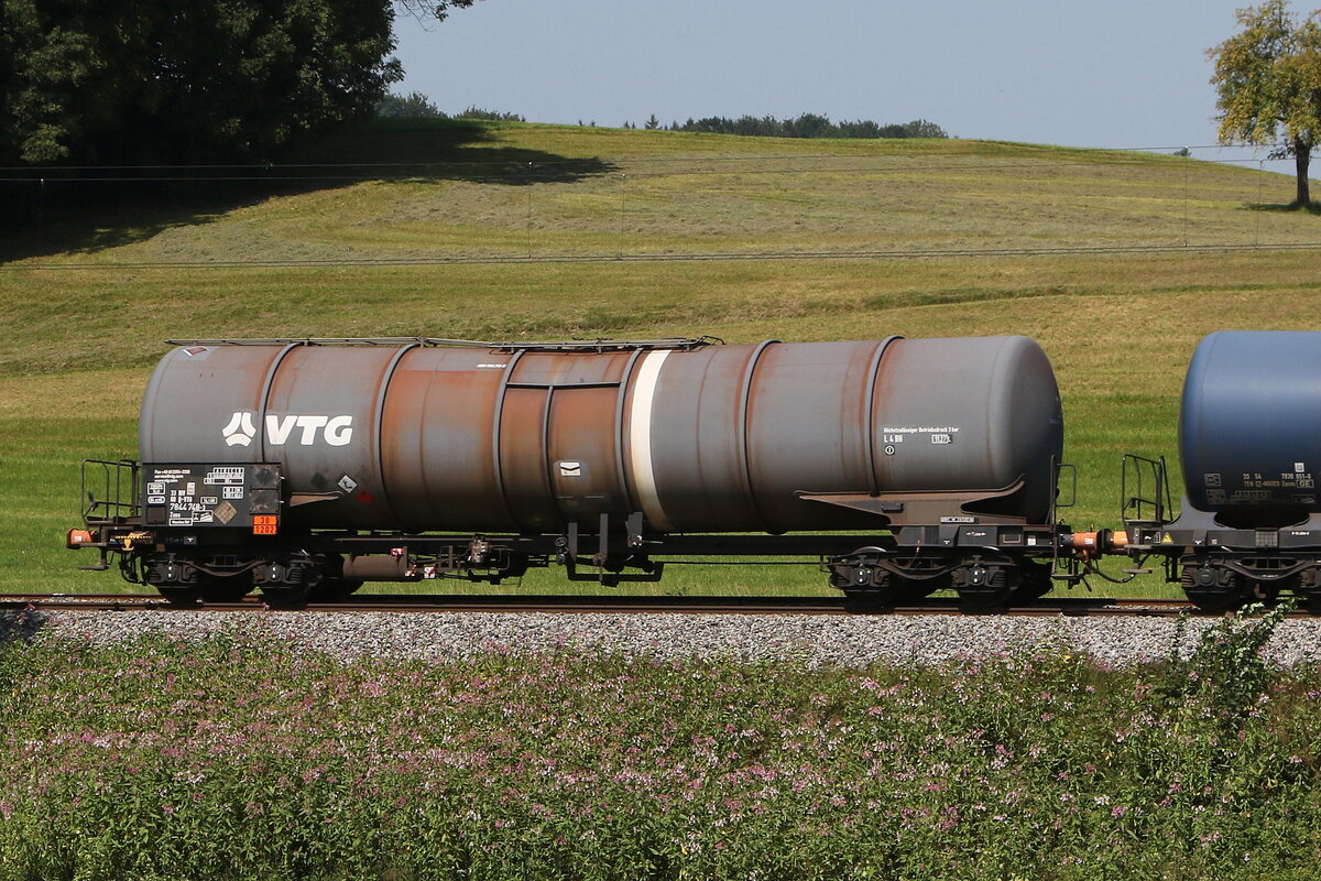 7844 748 (Zans) von  VTG  am 12. August 2025 bei Axdorf.