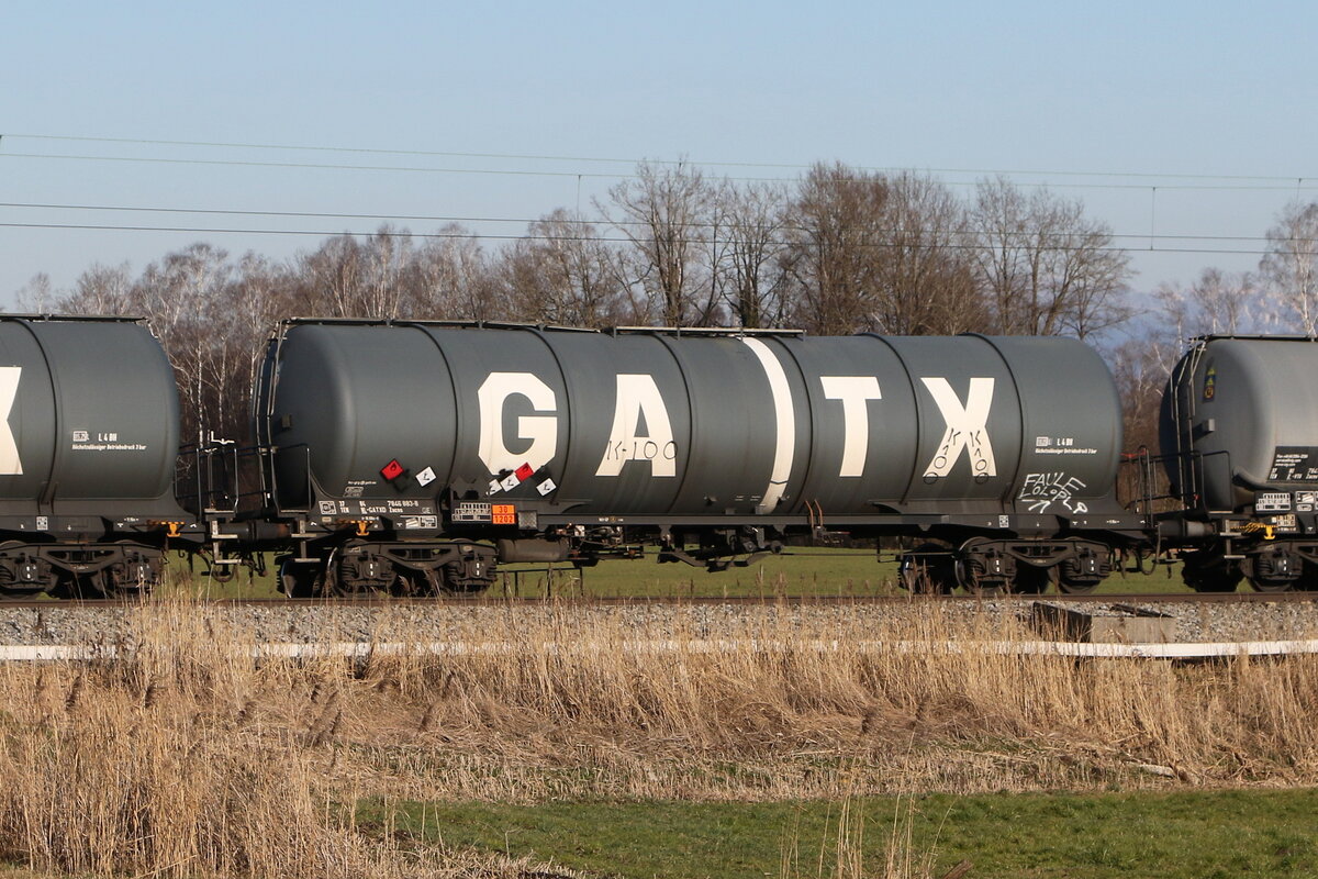 7846 883 (Zacns) von  GATX  am 18. Mrz 2025 bei Bernau.