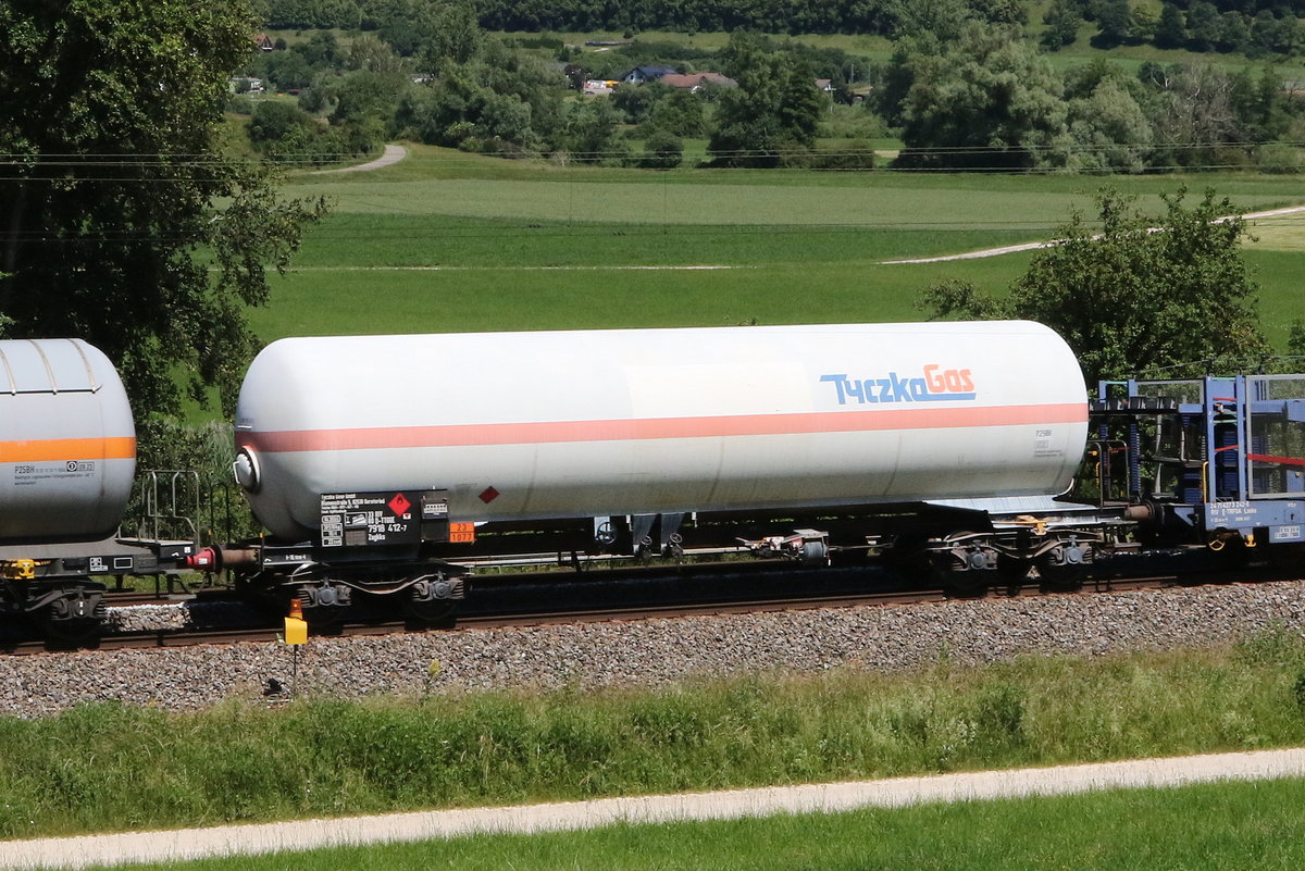 7918 412 (Zagkks) von Tyczka Gas  am 24. Juni 2020 bei Dollnstein/ALtmhltal.