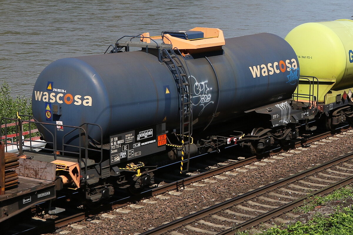 7933 735 (Zacens) von  WASCOSA  am 21. Juli 2021 bei Assmannshausen am Rhein.