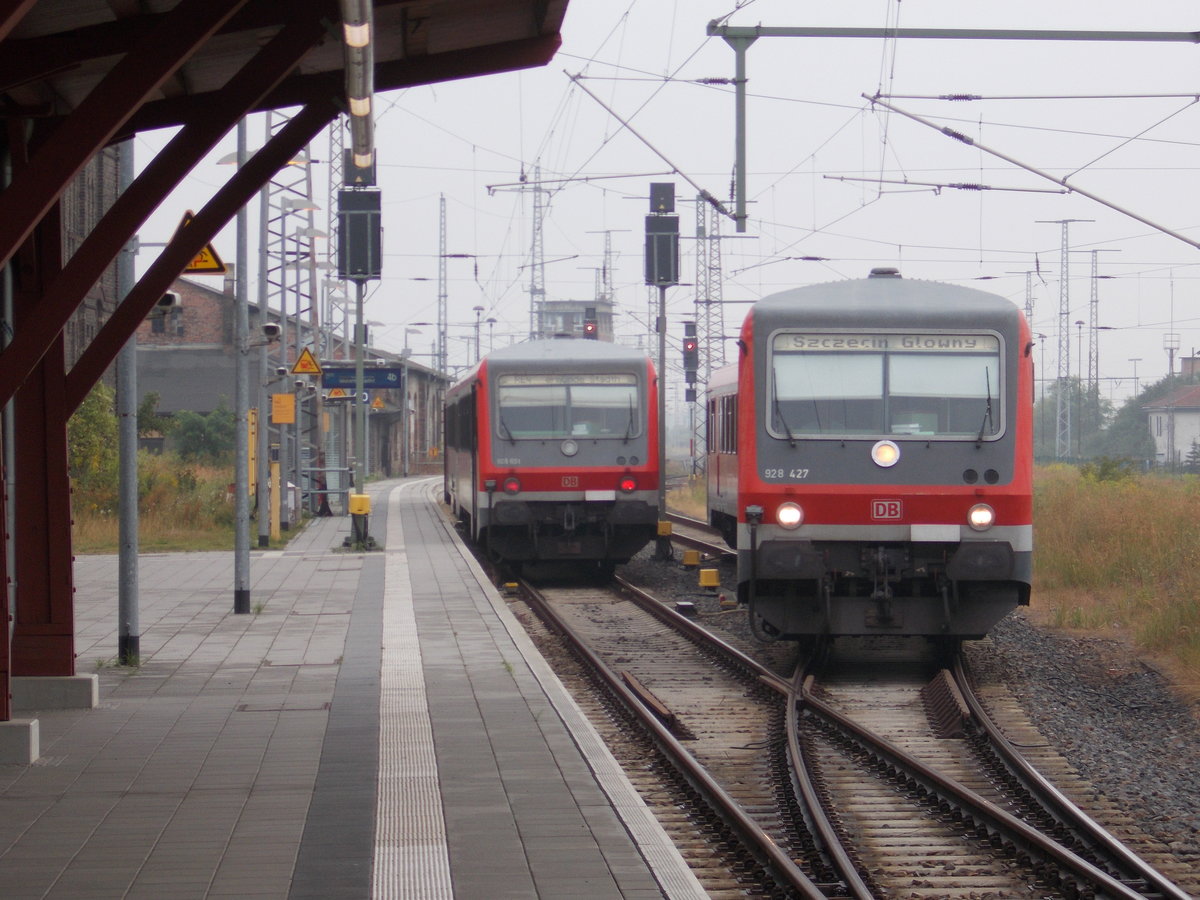 928 427 umrundete den 928 651,am 16.August 2015,in Pasewalk.