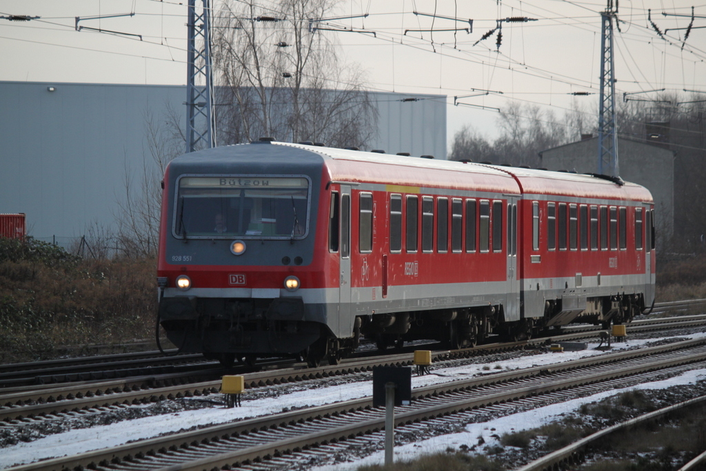 928 551-1 als RE4(RE 13206)von Pasewalk nach B�tzow bei der Einfahrt im Bahnhof G�strow.09.01.2016
