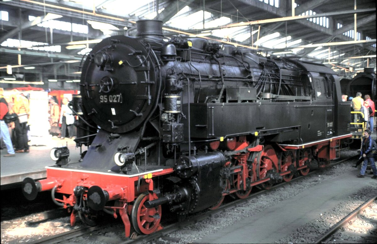 95 027 beim Jubiläum 100 Jahre Eisenbahnmuseum Nürnberg am 16.10.1999.