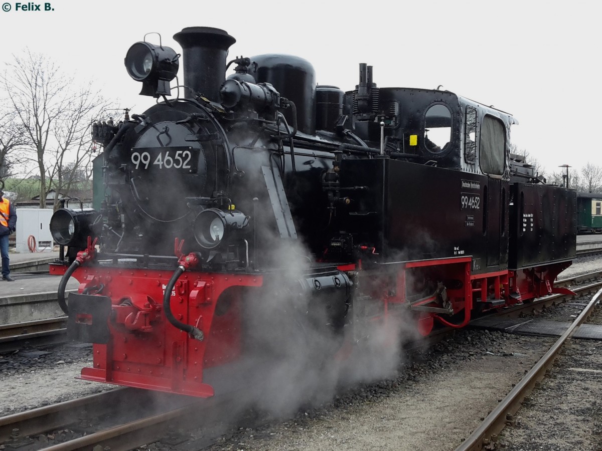 99 4652 der RÜBB in Putbus am 15.03.2015 Foto vom Bahnsteig aus gemacht.