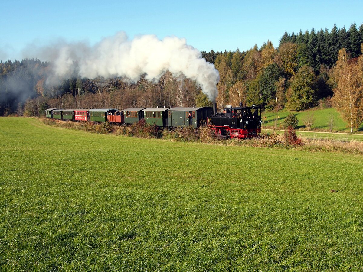 99 633 mit dem Öchsle-Zug in Wennedach am 25.04.2015.
