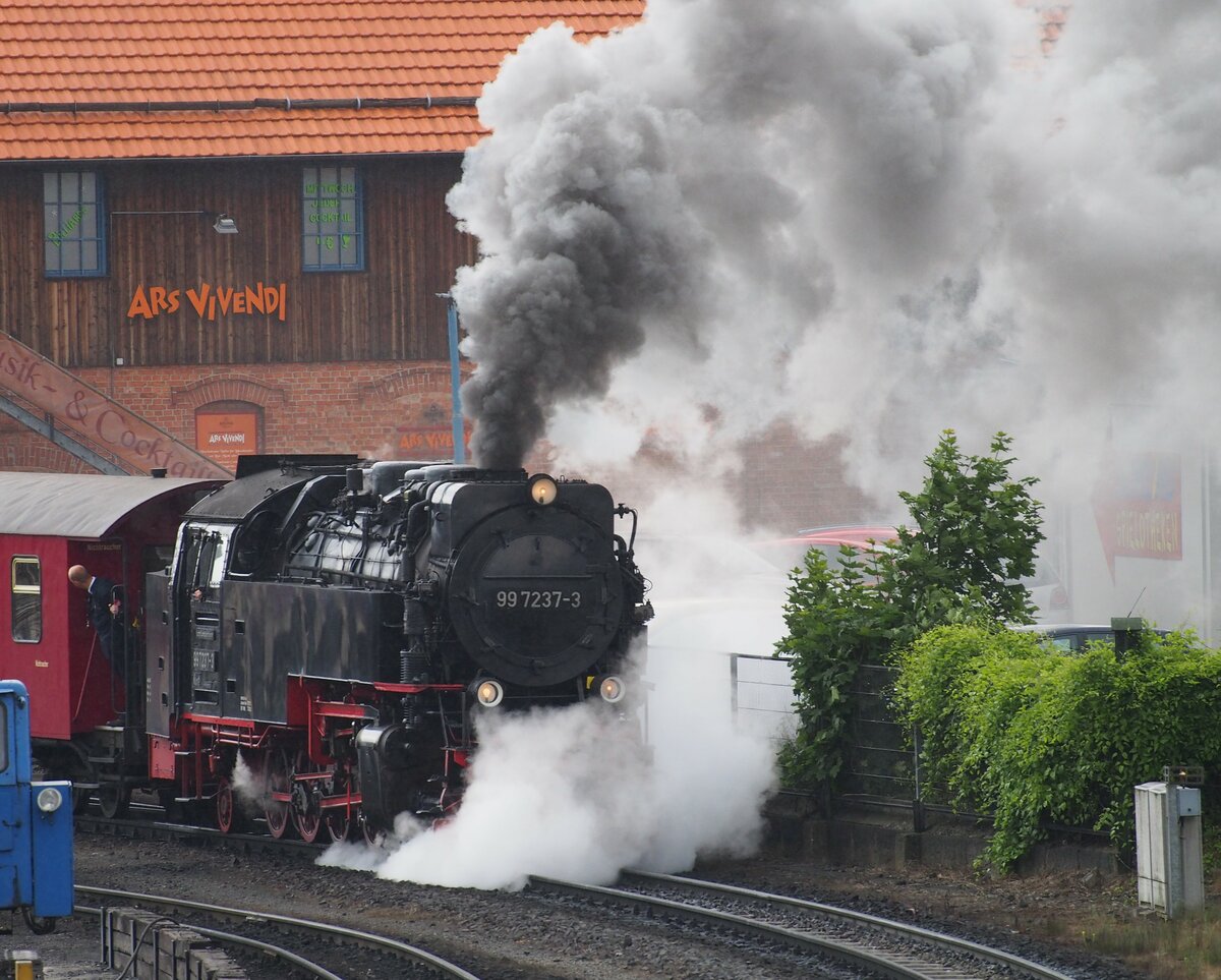 99 7237-3 Ausfahrt zum Brocken in Werningerode am 20.06.2014.
