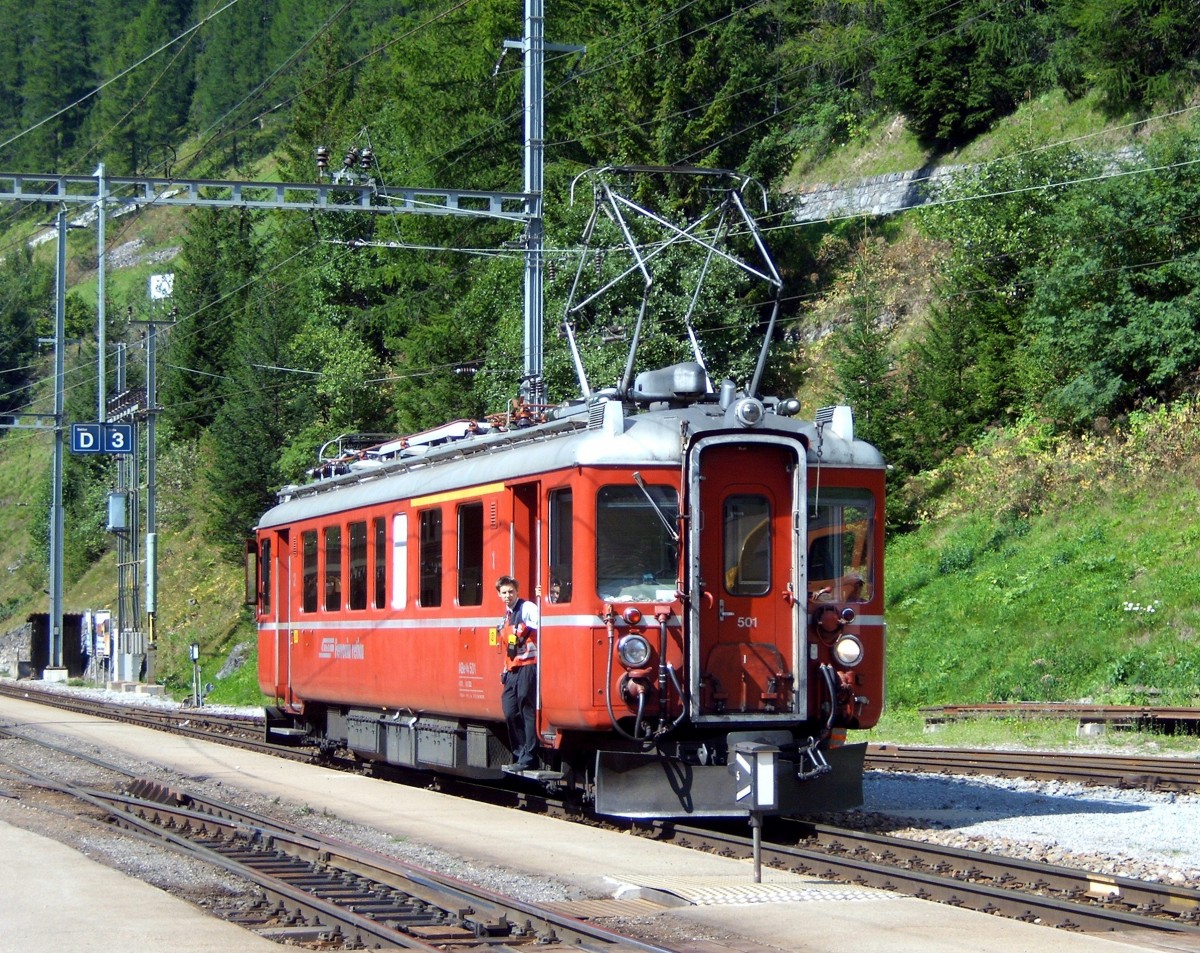 ABe 4/4 Nr. 501 wird in Bergün für Sonderfahrten bereitgestellt, am 04.09.2005