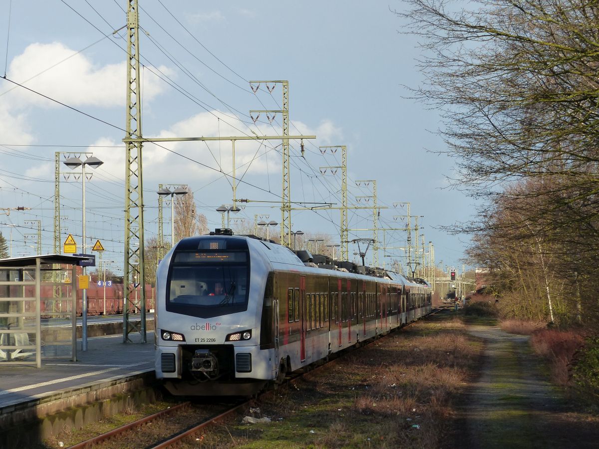 Abellio Triebzug ET 25 2206 Gleis 1 Emmerich am Rhein 12-03-2020.

Abellio treinstel ET 25 2206 spoor 1 Emmerich am Rhein 12-03-2020.