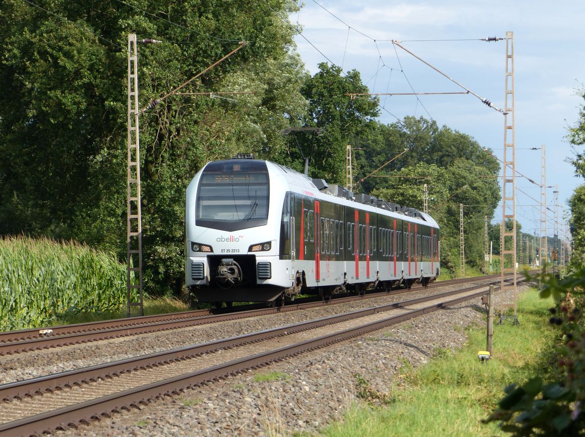 Abellio Triebzug ET 25 2213 Wasserstrasse, Hamminkeln 30-07-2021.


Abellio treinstel ET 25 2213 Wasserstrasse, Hamminkeln 30-07-2021.
