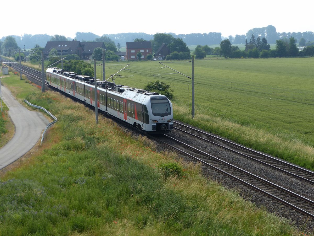 Abellio Triebzug ET 25 2302 Baumannstrasse, Praest 18-06-2021.


Abellio treinstel ET 25 2302 Baumannstrasse, Praest 18-06-2021.