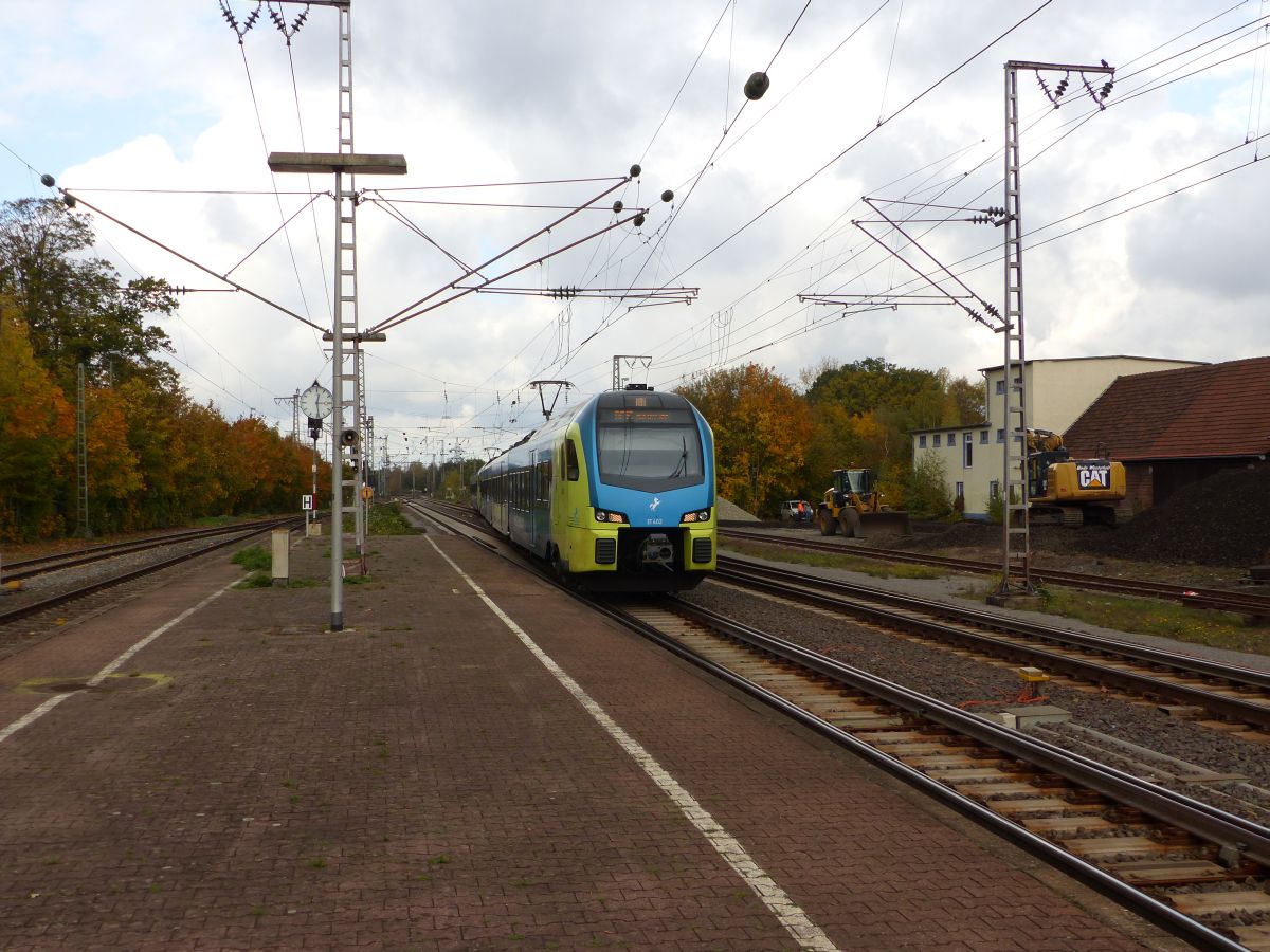 Abellio Westfalenbahn Triebzug ET 402 Salzbergen 02-11-2018.

Abellio Westfalenbahn treinstel ET 402 Salzbergen 02-11-2018.