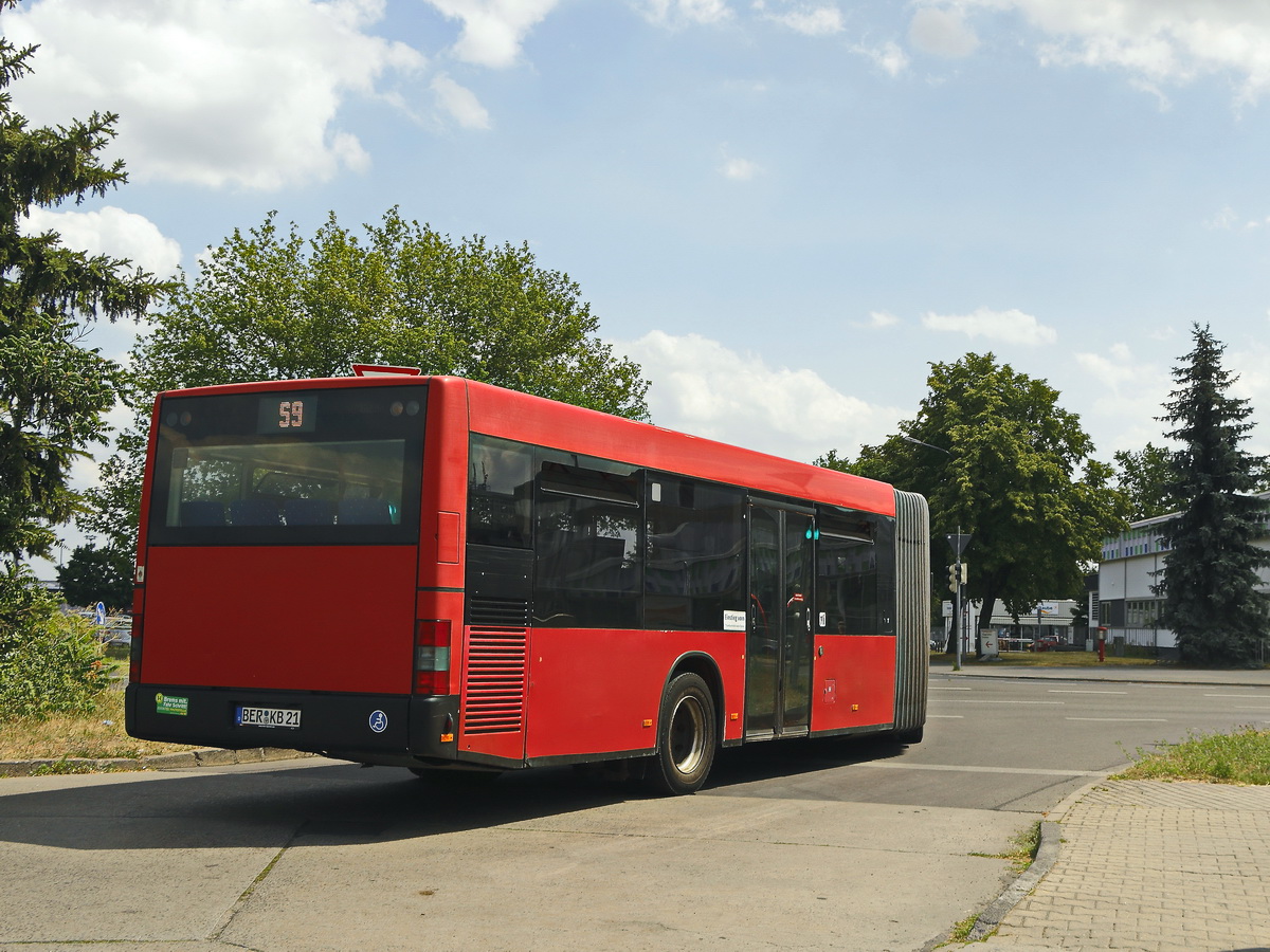 Abfahrt eines MAN NG 313 (ex.KVG Kiel) vom Reisebüro & Omnibusbetrieb Karsten Brust, vom Vorplatz des Bahnhof Berlin Flughafen Schönefeld am 01. Juli 2019 im Rahmen des SEV der S-Bahn Berlin.