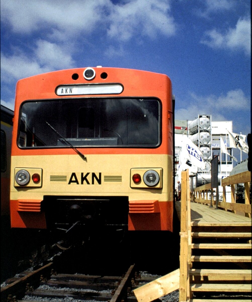 AKN S-Bahn VT 2.46 der Hamburger S-Bahn bei der IVA in Hamburg im Oktober 1979.
