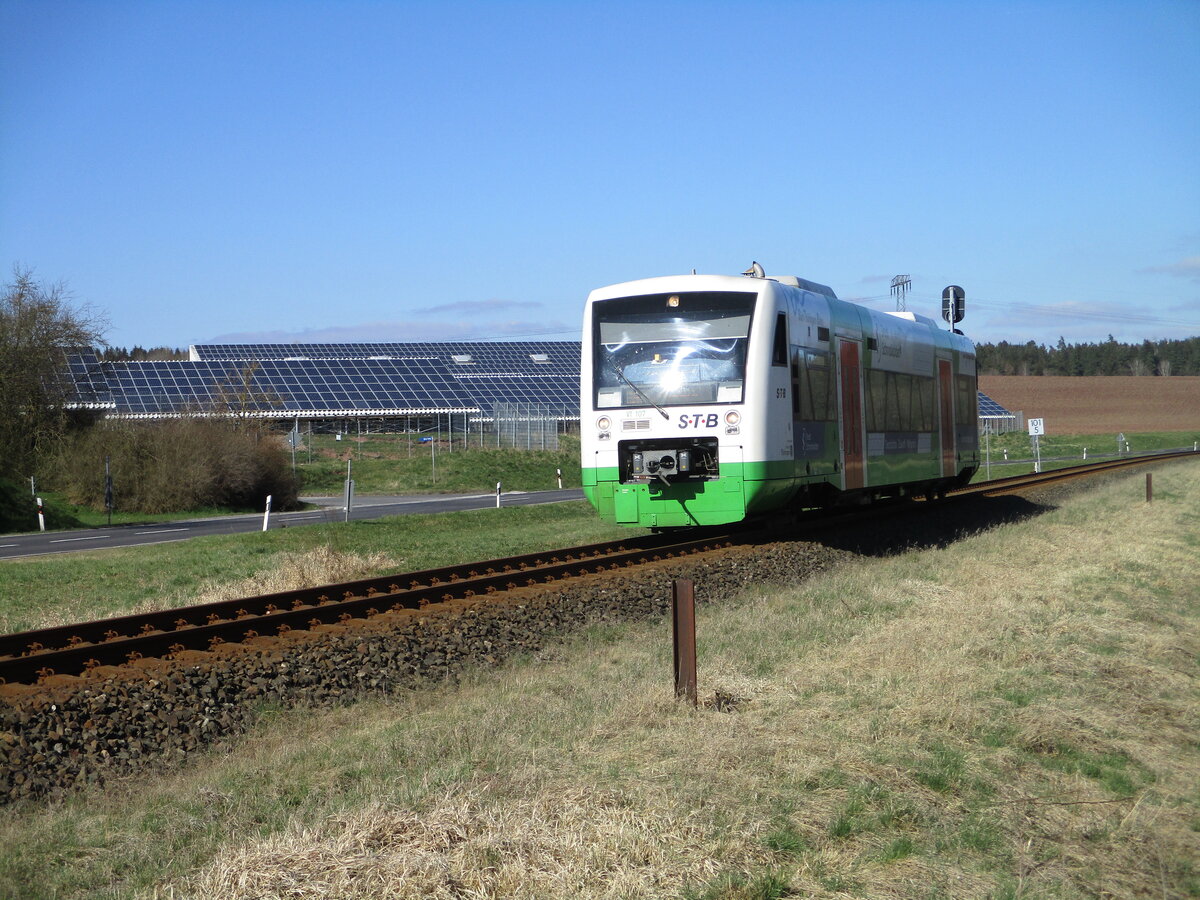 Alle Guten Dinge sind Drei und wieder war es der STB VT107 der mir,am 06.April 2025,in Veilsdorf vor die Linse fuhr.