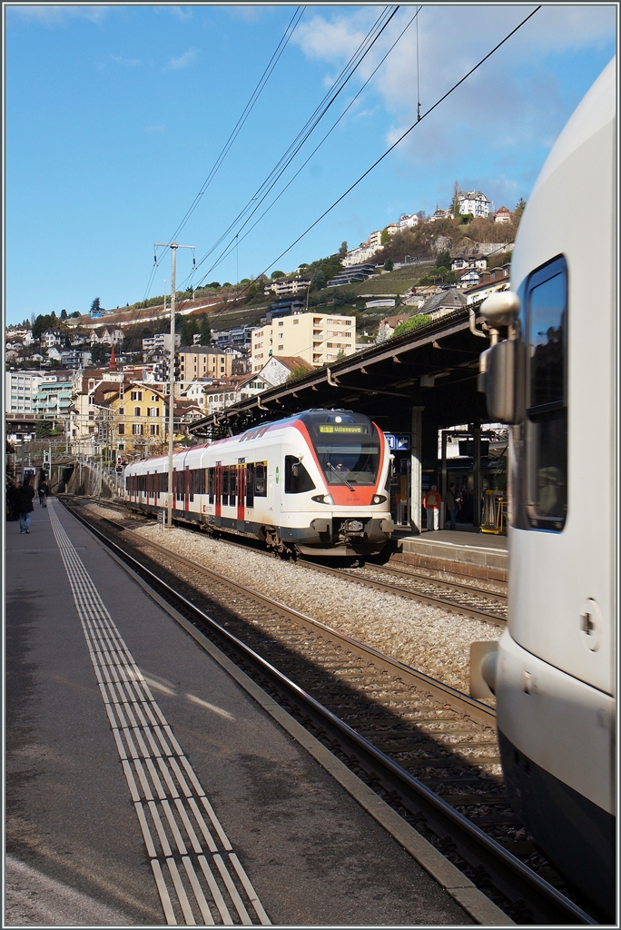 Alltagsverkehr Regionalverkehr in Montreux mit den die REV dominierenden Flirts RABe 523. 

2. Dez. 2014