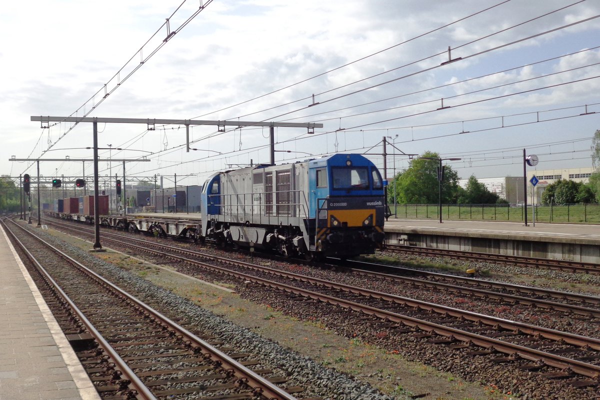 Alpha Trains 1273 101 -in RTB Cargo Dienst- durchfahrt mit ein Containerzug Boxtel am 24 April 2019.