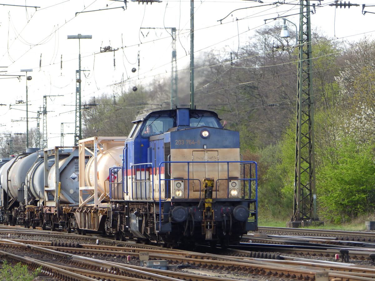 ALS (Alstom Lokomotiven Service GmbH) Diesellok 203 764-6 Rangierbahnhof Kln Gremberg, Porzer Ringstrae, Kln 31-03-2017.

ALS (Alstom Lokomotiven Service GmbH) dieselloc 203 764-6 rangeerstation Keulen Gremberg, Porzer Ringstrae, Keulen 31-03-2017.