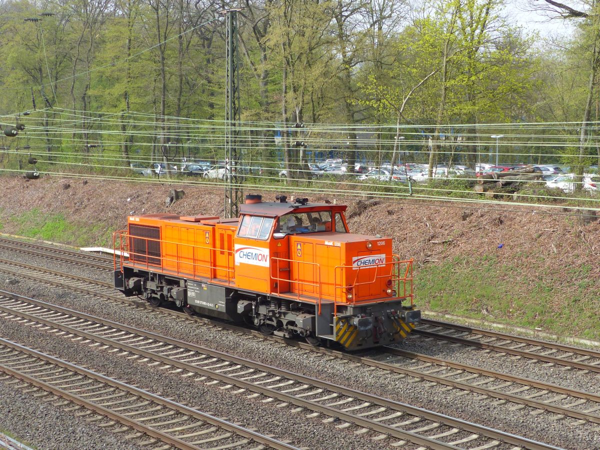 ALS (Alstom Lokomotiven Service GmbH) Mak G1206 Diesellok 92 80 1275 002-4 D-ALS mit Aufschrift  Chemion . Abzweig Lotharstrasse. Forsthausweg, Duisburg 12-04-2018.

ALS (Alstom Lokomotiven Service GmbH) Mak G1206 dieselloc 92 80 1275 002-4 D-ALS met opschrift  Chemion . Abzweig Lotharstrasse. Forsthausweg, Duisburg 12-04-2018.